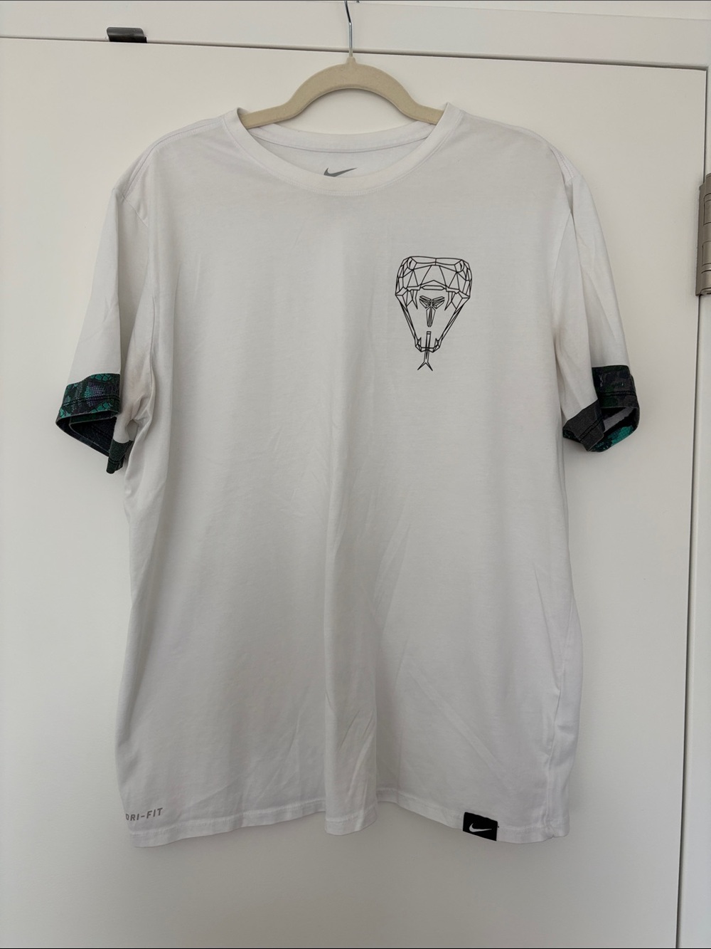 Nike Men’s White Dri-FIT Kobe Graphic T-Shirt